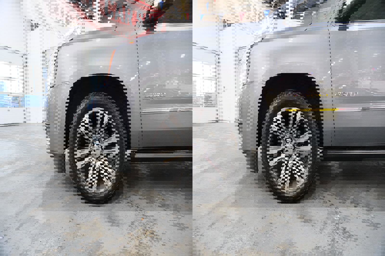 Used 2019 GMC Yukon XL Denali w/ Denali Ultimate Package image 5