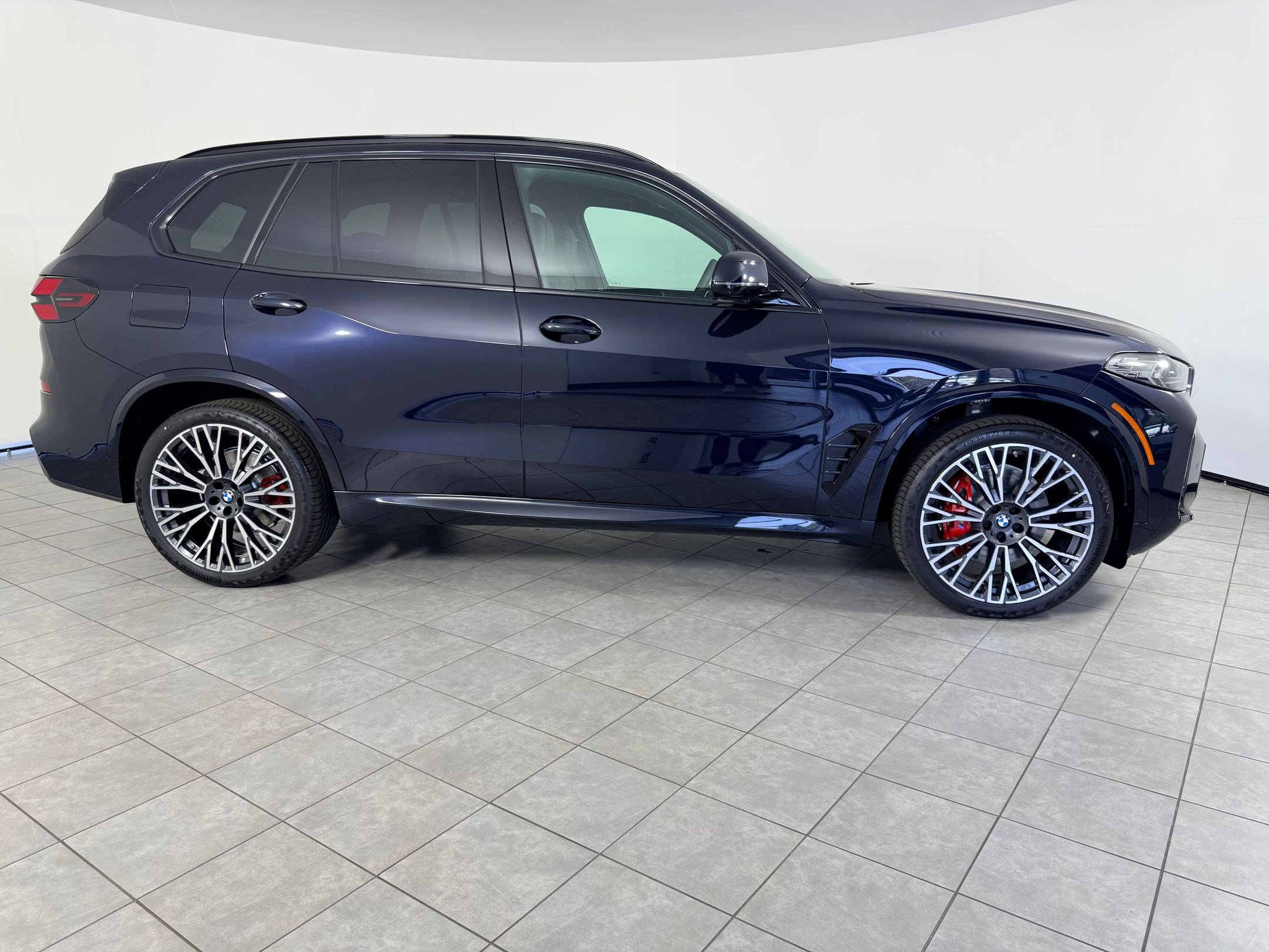 New 2026 BMW X5 xDrive40i w/ M Sport Package AWD/4WD image 8
