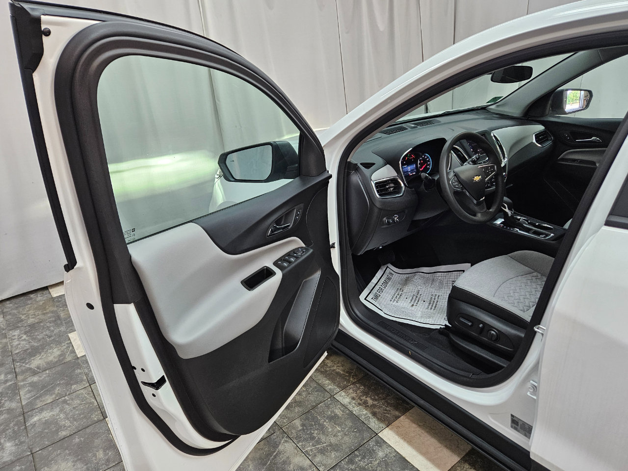 Used 2024 Chevrolet Equinox LS w/ LS Convenience Package image 9