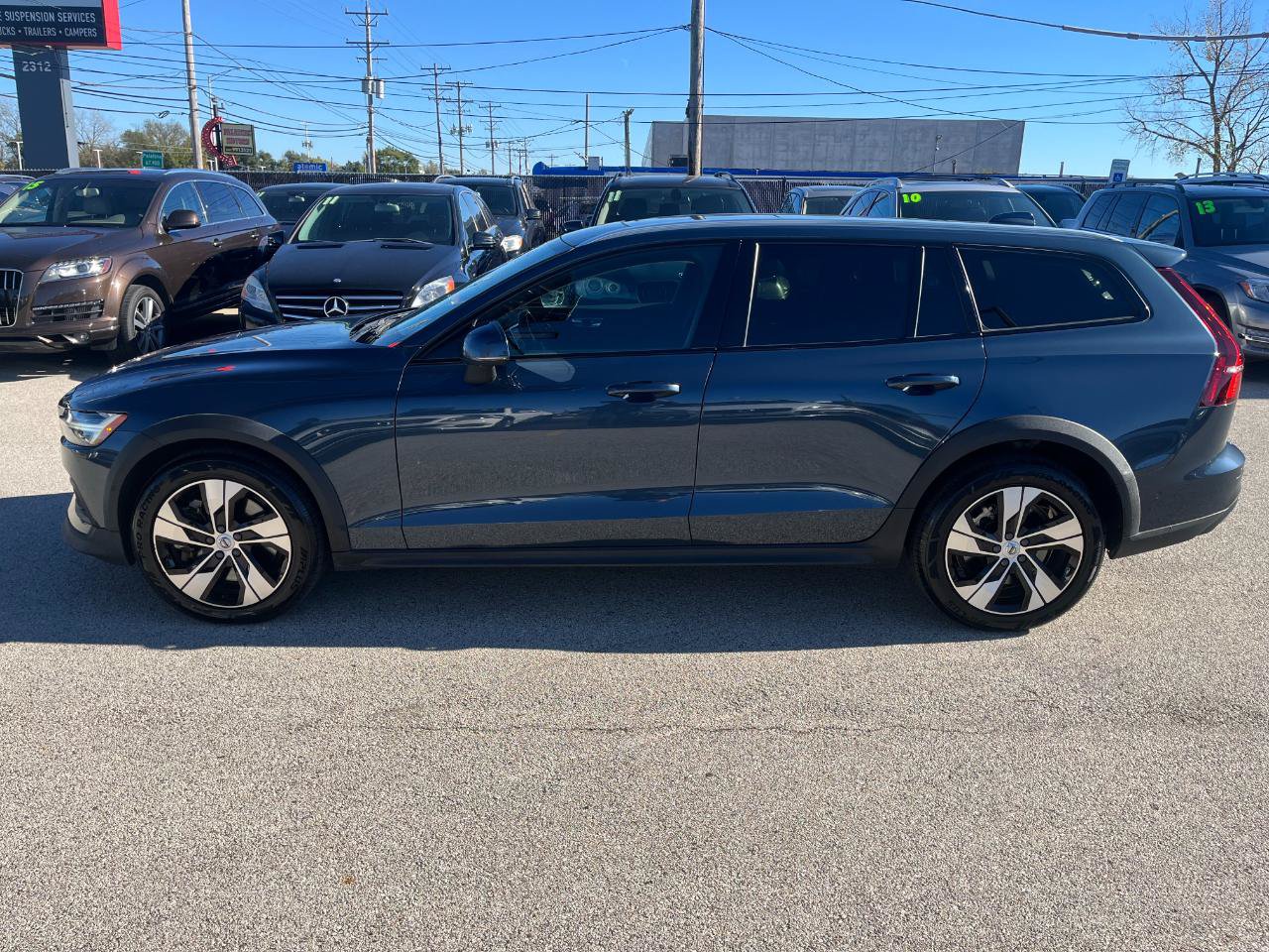 Used 2024 Volvo V60 B5 Cross Country Plus AWD/4WD image 2