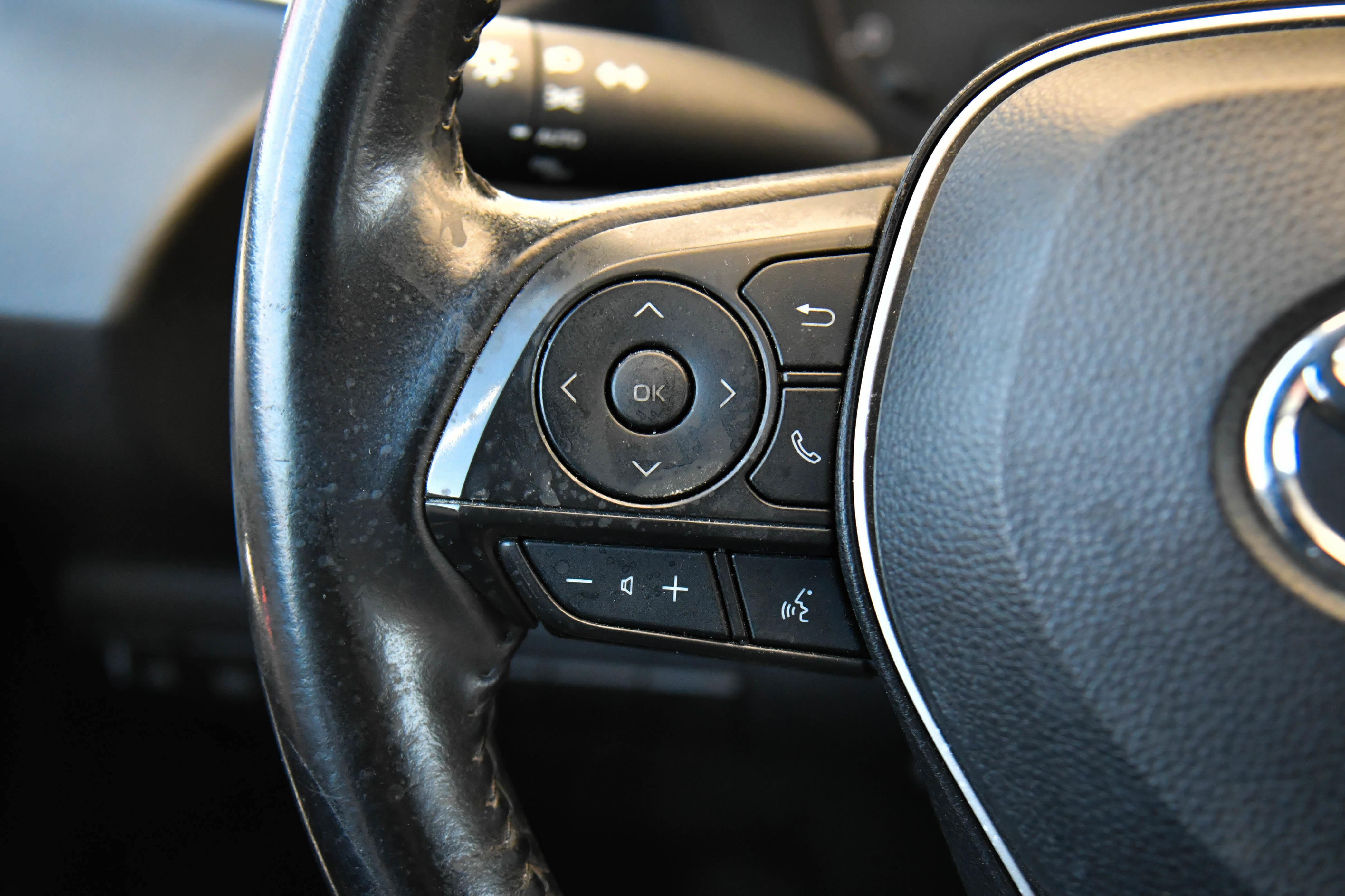 Used 2023 Toyota Corolla SE w/ SE Premium Package FWD image 32