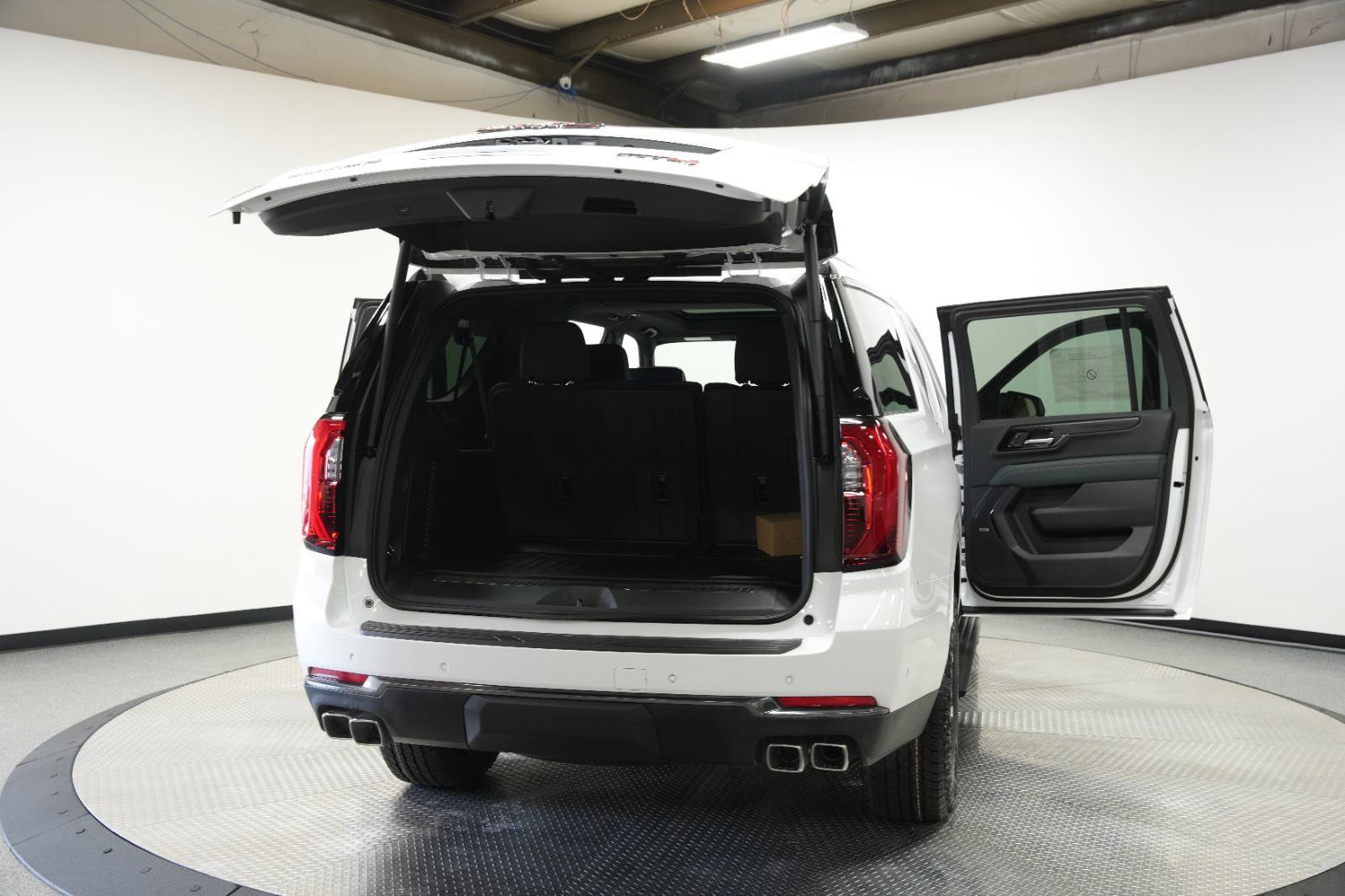 New 2026 GMC Yukon XL AT4 w/ AT4 Premium Plus Package AWD/4WD image 14