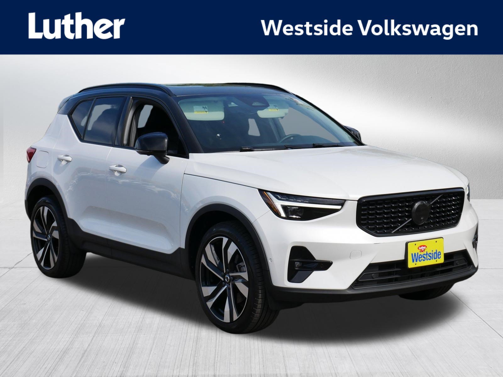 Used 2023 Volvo XC40 B5 Ultimate w/ Protection Package Premier AWD/4WD image 1