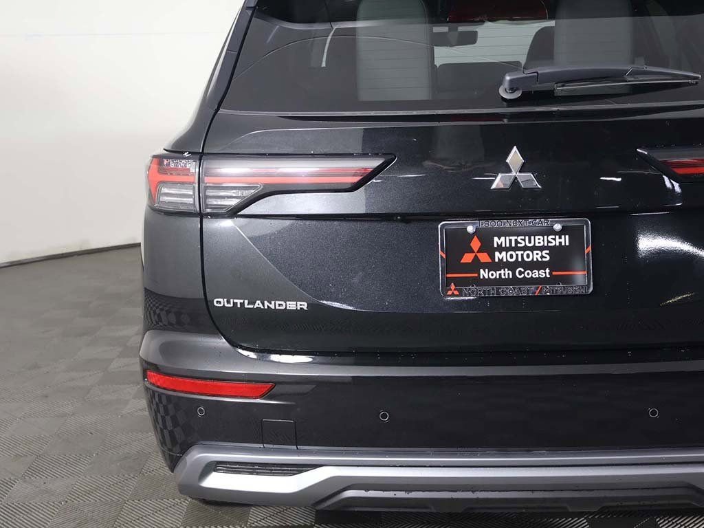 New 2025 Mitsubishi Outlander AWD image 20