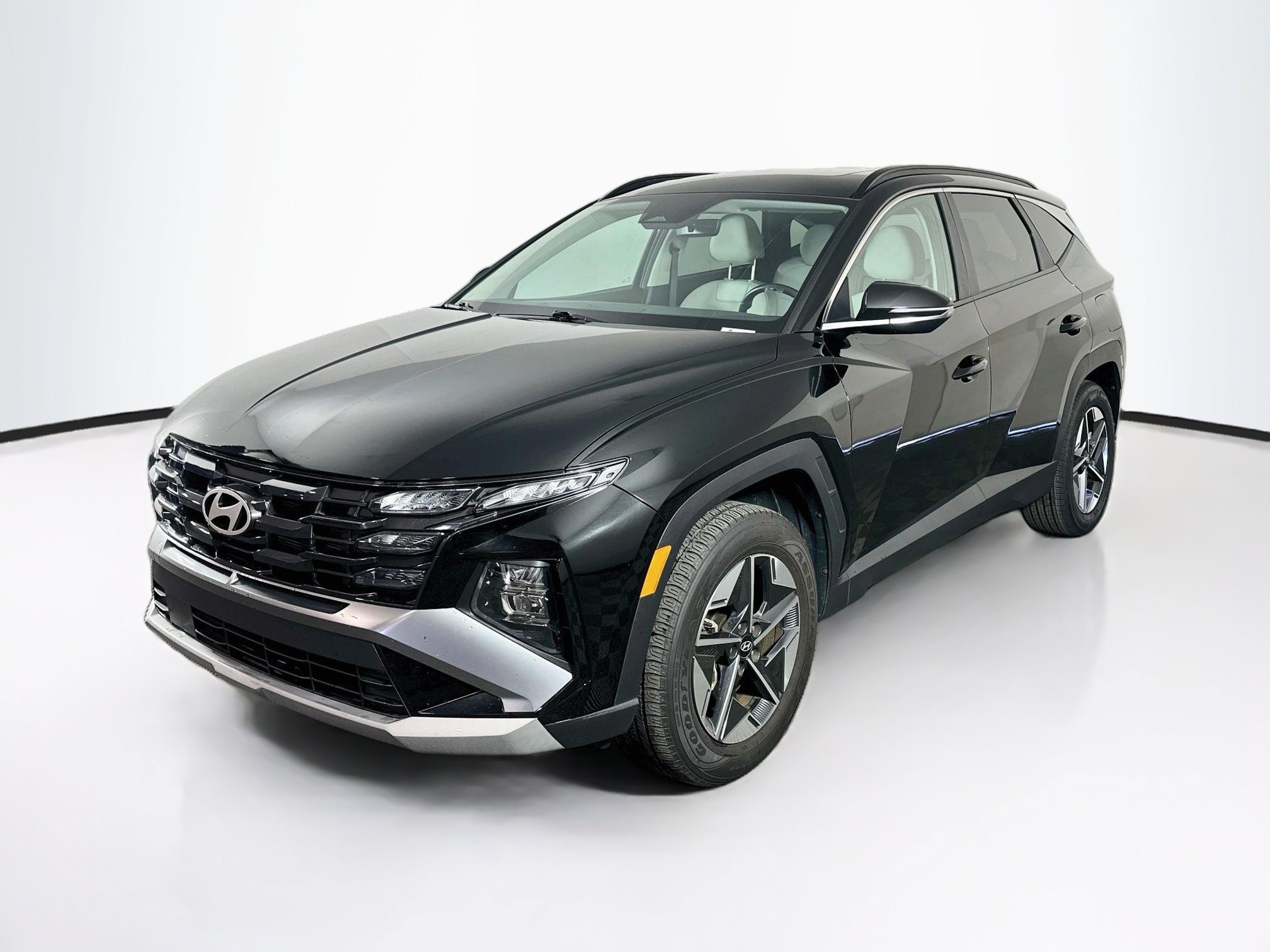 Used 2025 Hyundai Tucson SEL AWD/4WD image 3