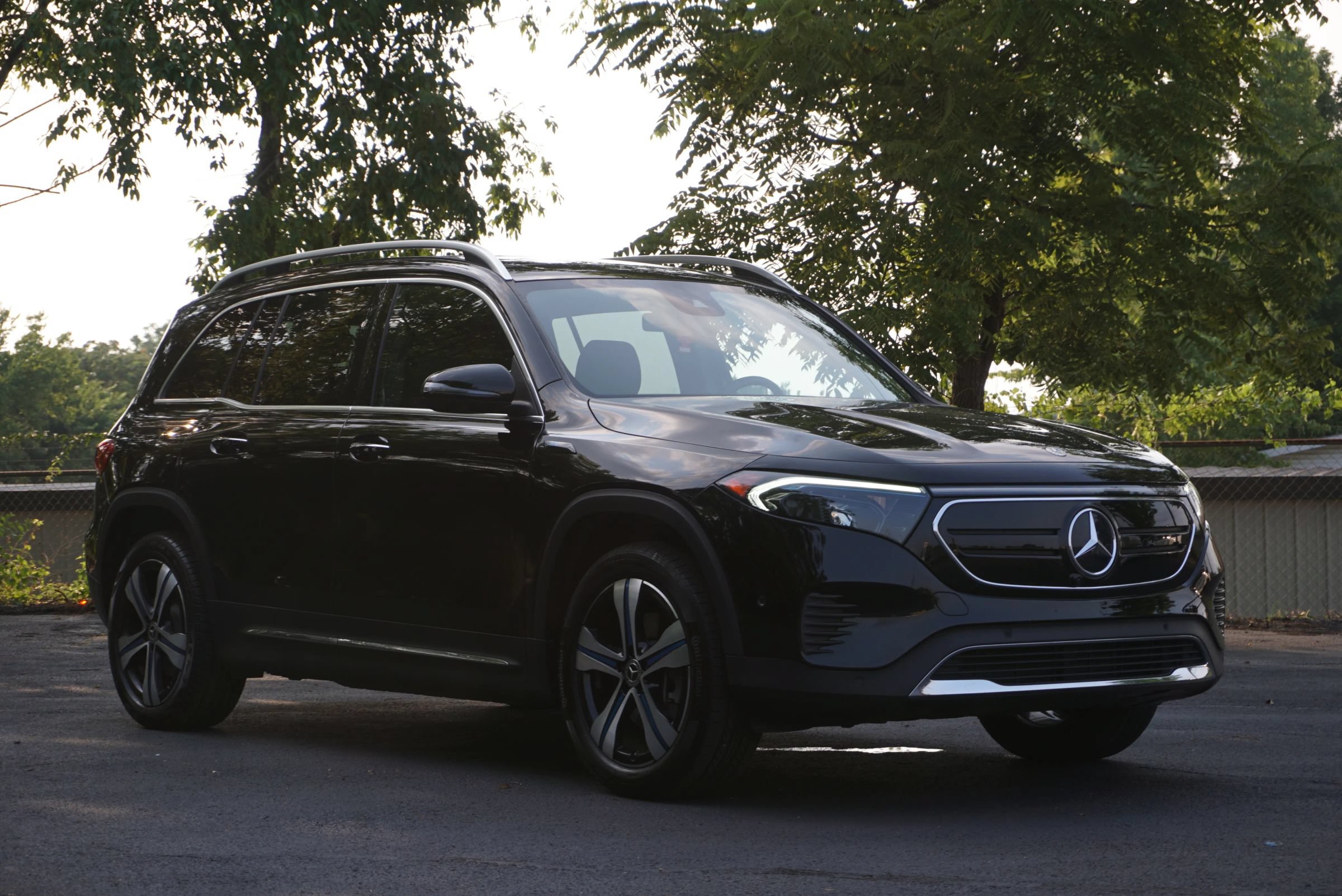 Used 2022 Mercedes-Benz EQB 350 4MATIC w/ Pinnacle Package image 3