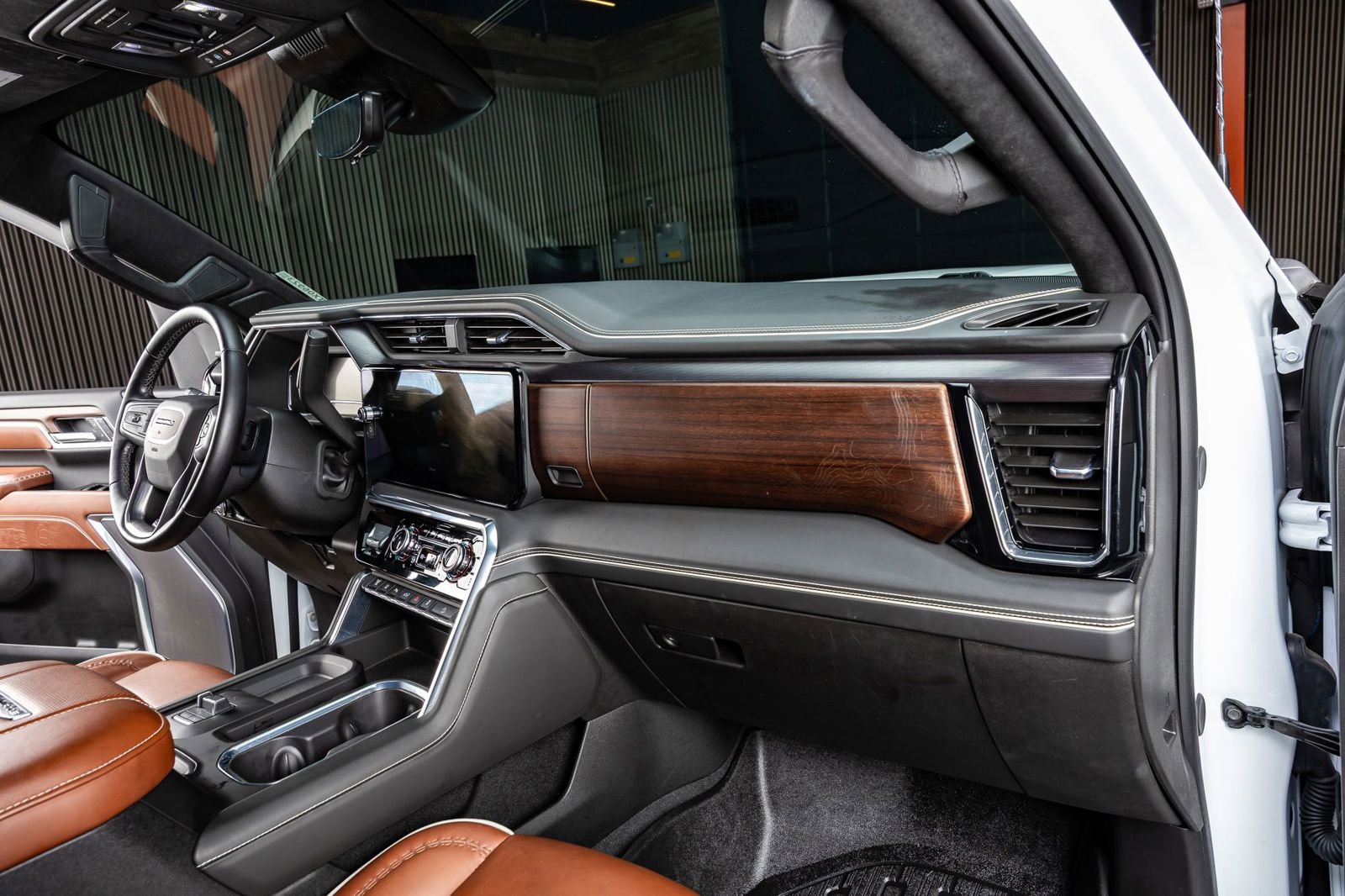 Used 2025 GMC Sierra 2500 Denali Ultimate image 18