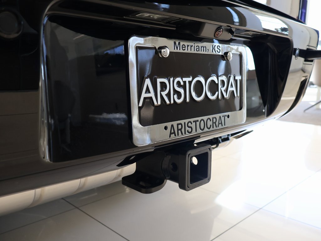 New 2025 Land Rover Defender 130 X-Dynamic SE image 8