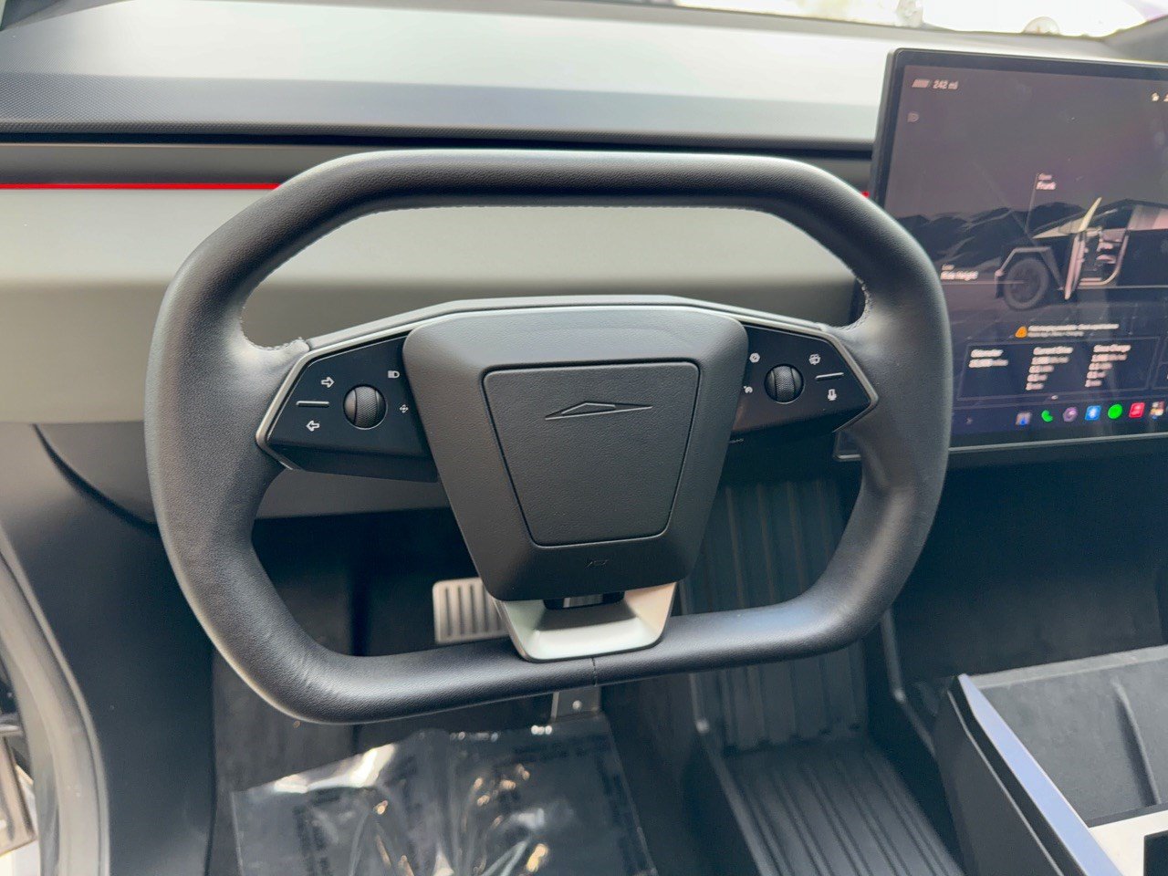 Used 2025 Tesla Cybertruck AWD Crew Cab image 10