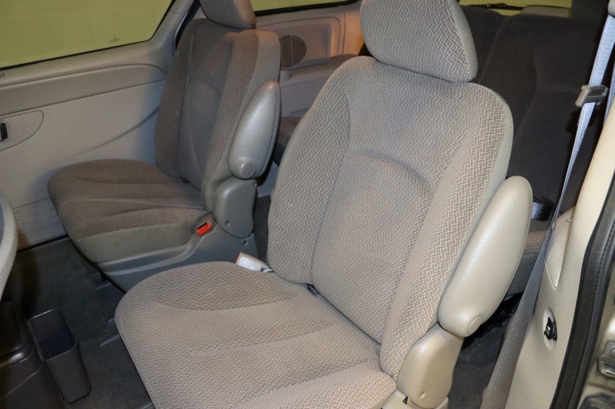 Used 2007 Dodge Caravan SXT w/ Popular Equipment Group I FWD image 17