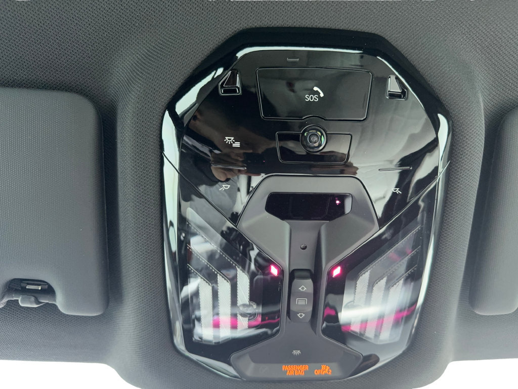 Used 2025 BMW i5 eDrive40i w/ M Sport Package RWD image 33