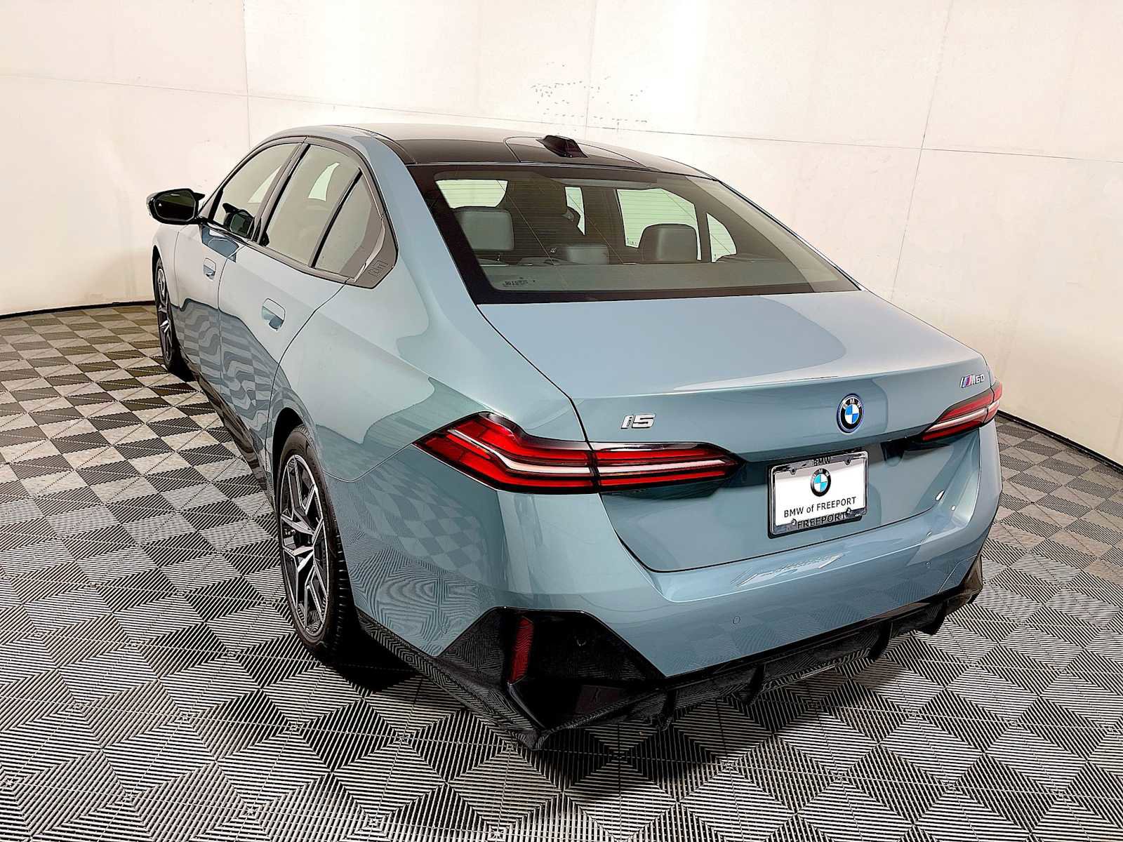 Used 2024 BMW i5 M60 w/ Premium Package image 5