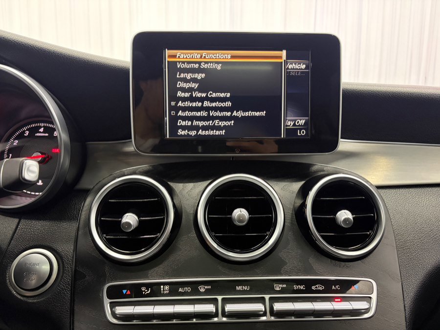Used 2019 Mercedes-Benz GLC 300 4MATIC w/ Premium Package image 32