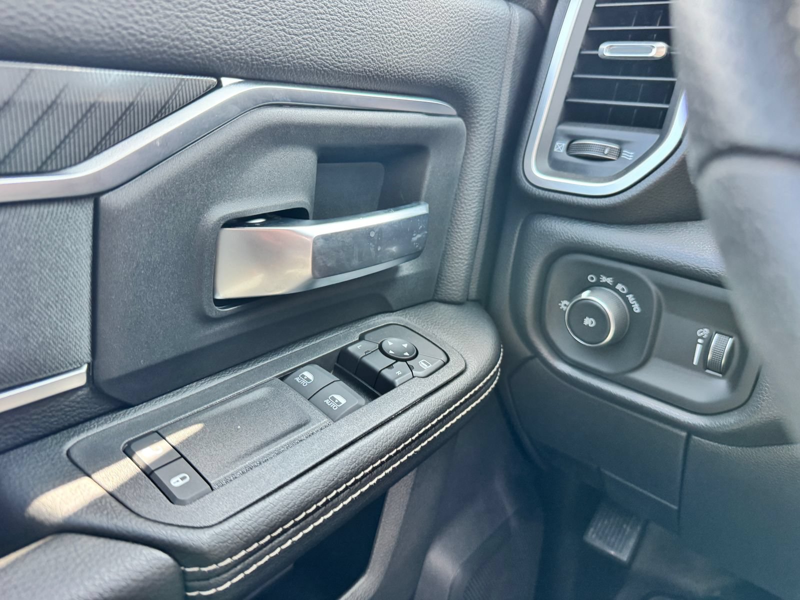 New 2026 RAM 5500 4x4 Regular Cab image 13