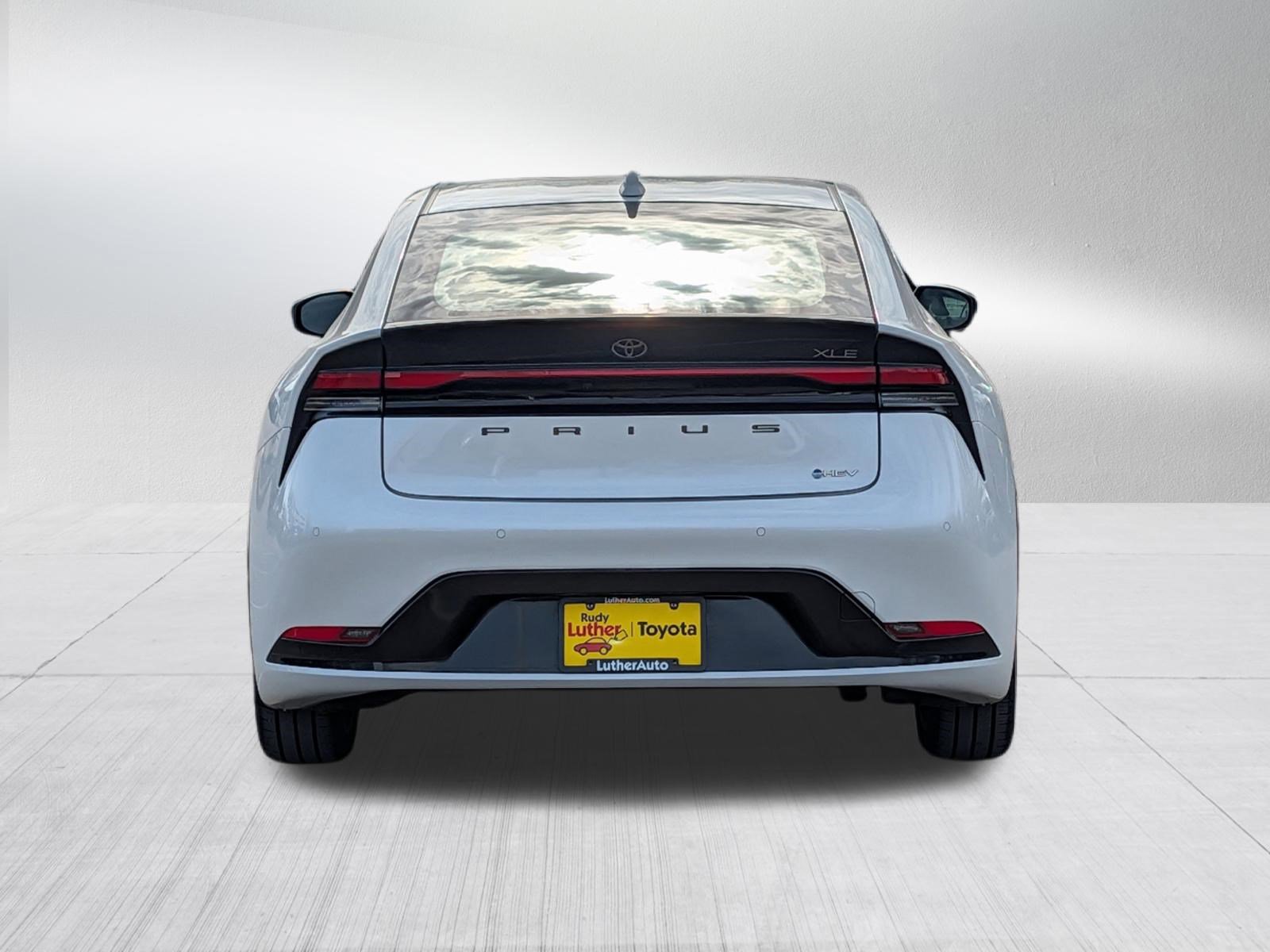 Used 2024 Toyota Prius XLE image 6