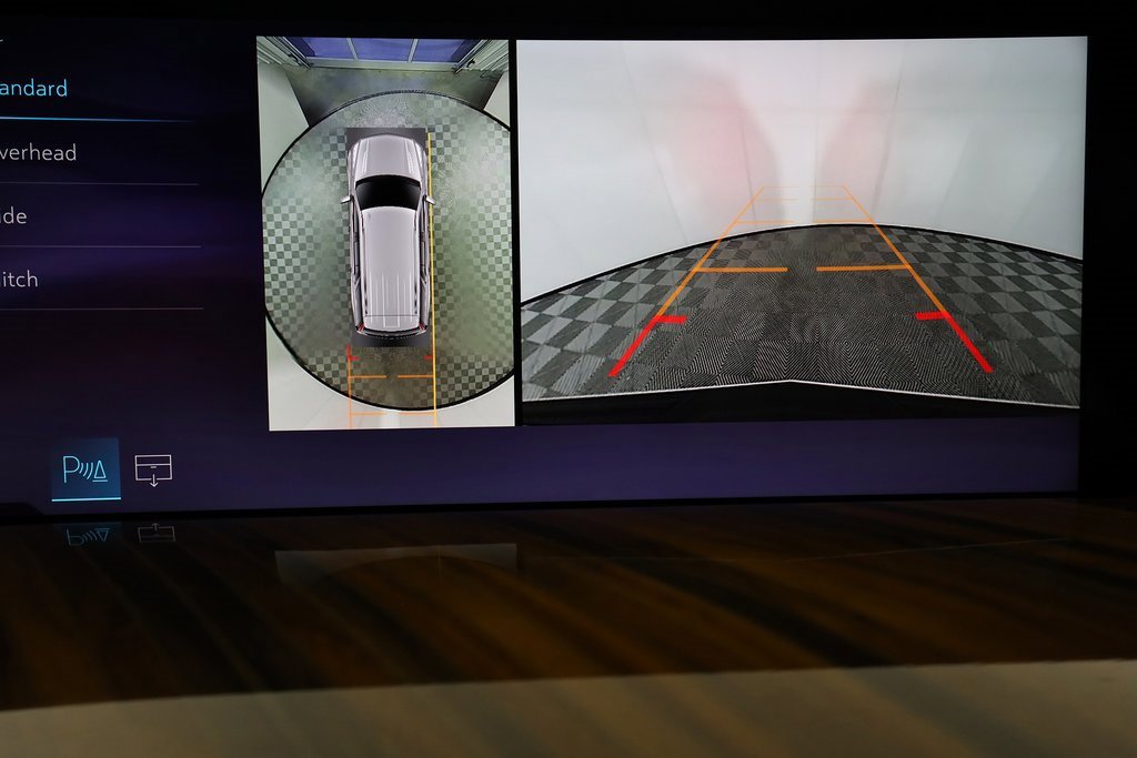 Used 2025 Cadillac Escalade Sport Platinum w/ LPO, ONYX Package image 29