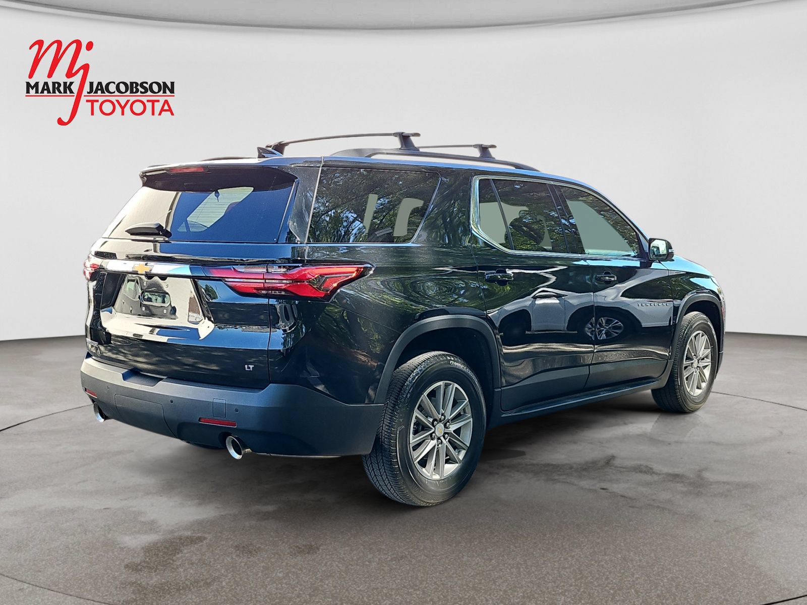 Used 2022 Chevrolet Traverse LT FWD image 10