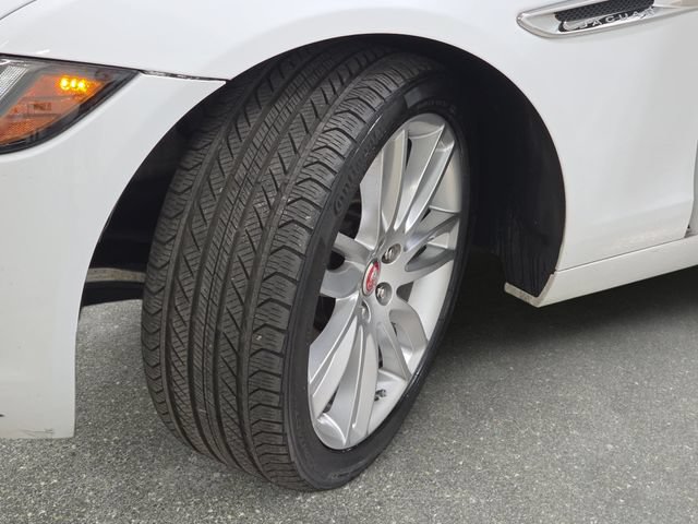 Used 2016 Jaguar XF Prestige AWD/4WD image 32