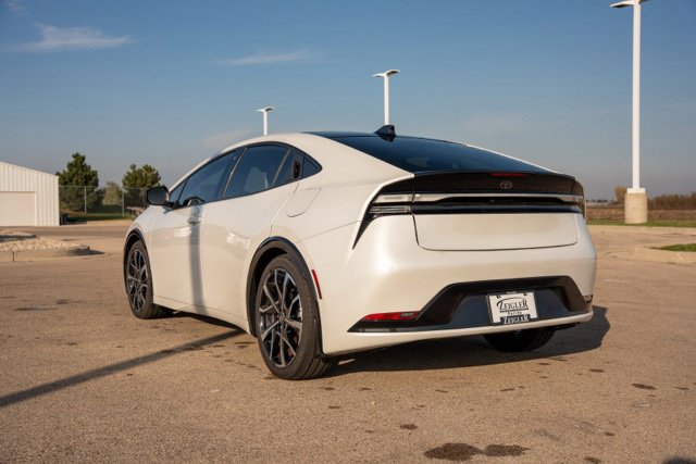 Used 2024 Toyota Prius Prime Premium FWD image 5