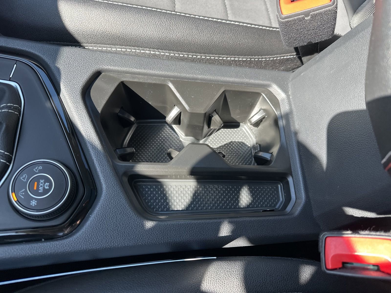 Certified 2024 Volkswagen Taos SE w/ Panoramic Sunroof Package image 62