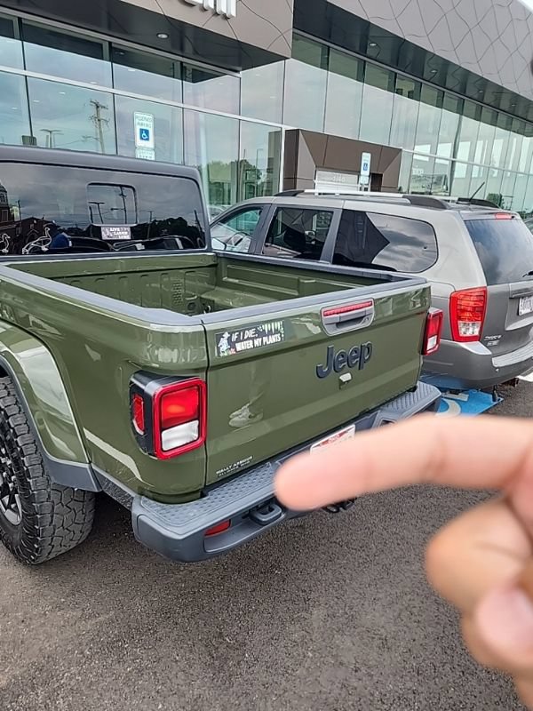 Used 2022 Jeep Gladiator Sport AWD/4WD image 7