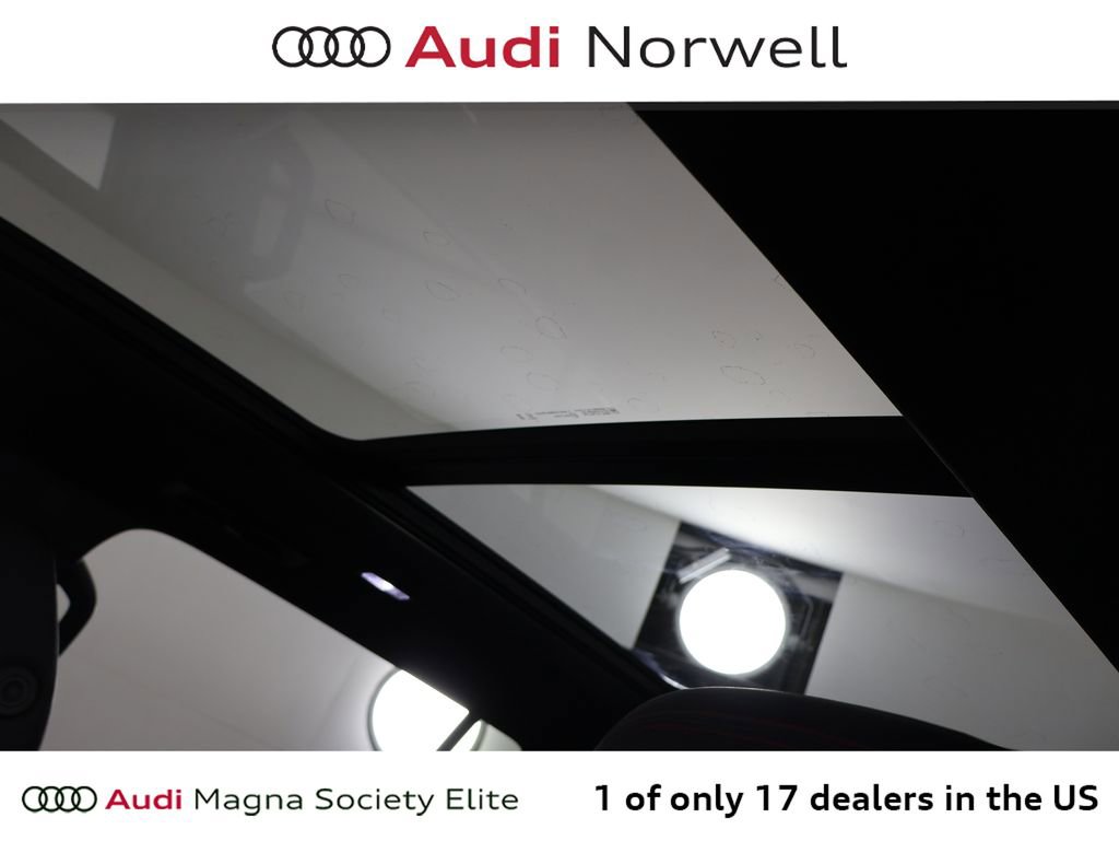 Used 2024 Chevrolet Traverse RS image 8