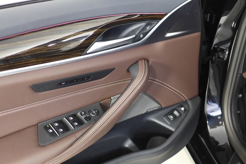 Certified 2023 BMW 530e w/ Premium Package image 12