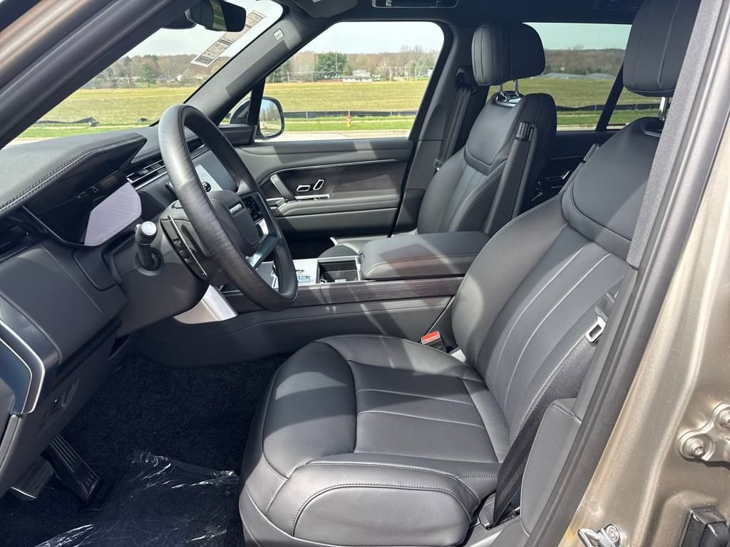 New 2025 Land Rover Range Rover SE image 9