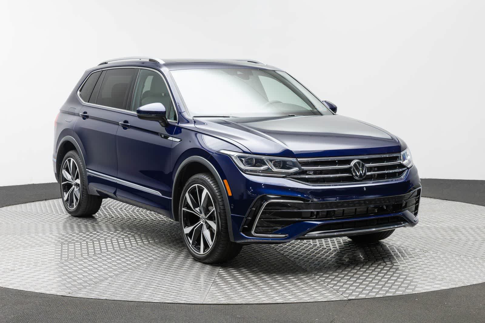 Used 2023 Volkswagen Tiguan SEL R-Line AWD/4WD image 55