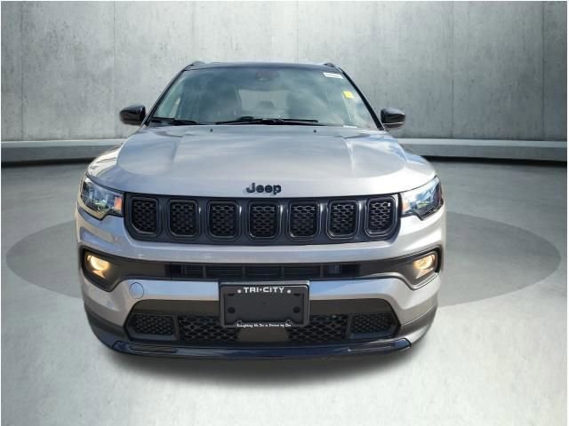 Used 2024 Jeep Compass Latitude w/ Sun and Sound Group AWD/4WD image 11