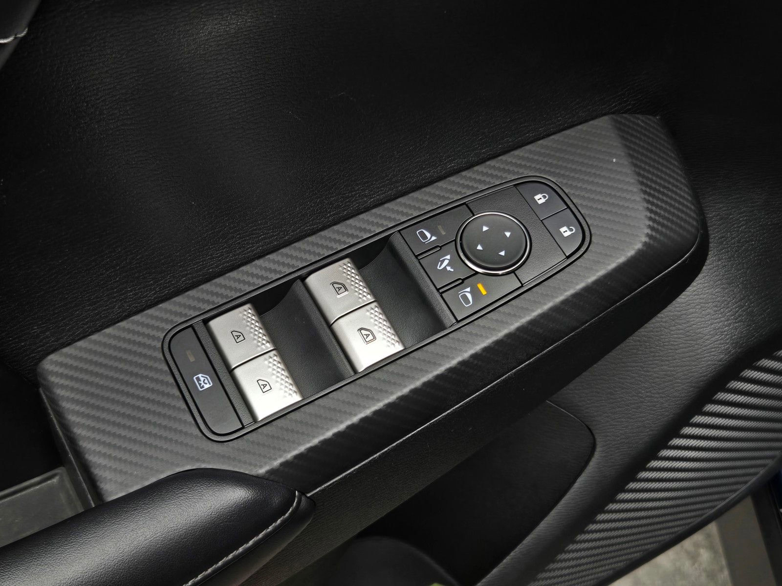 Used 2024 Mitsubishi Outlander SE Black Edition image 10