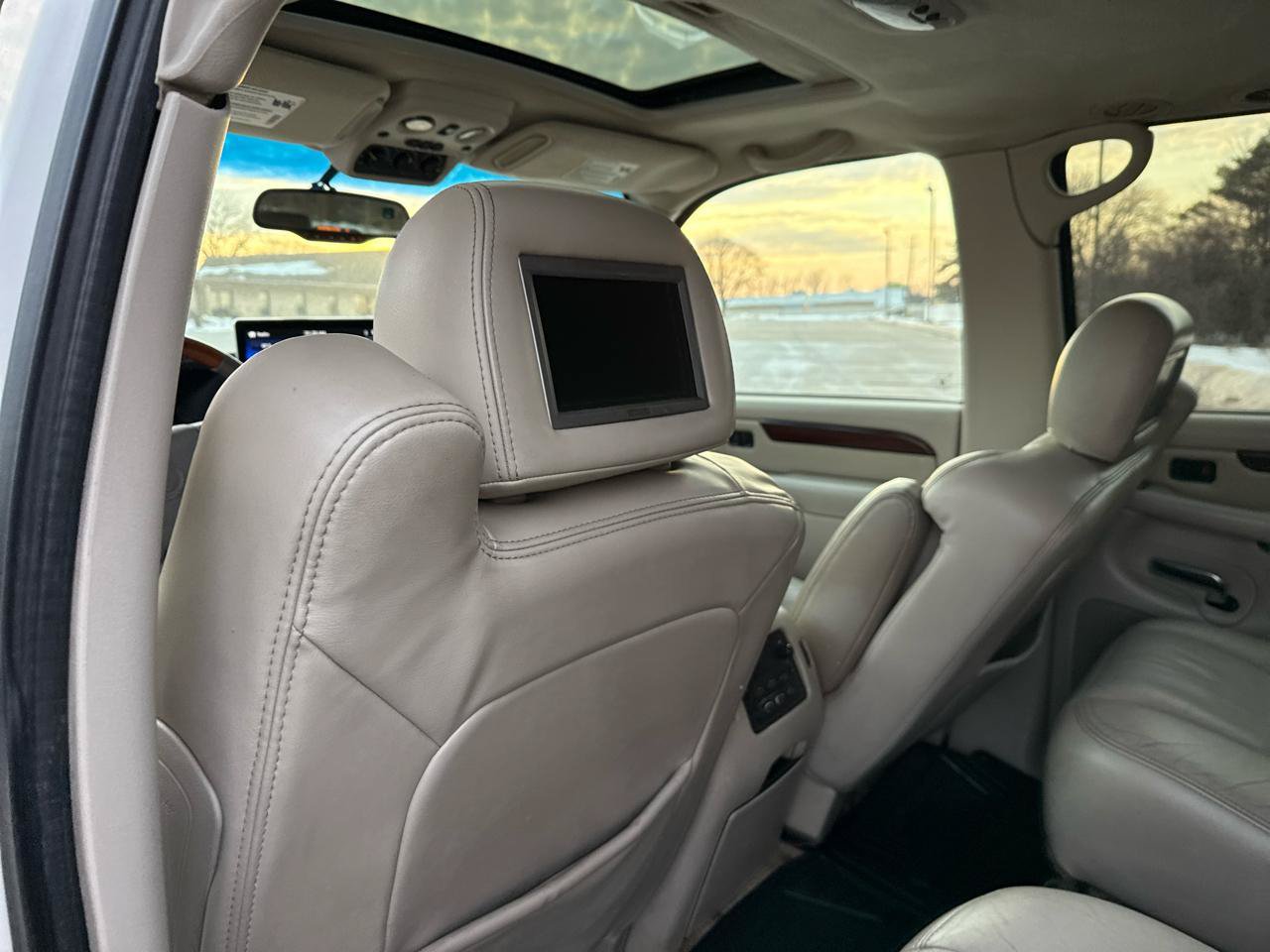 Used 2003 Cadillac Escalade AWD w/ Marketing Vehicle Package image 20
