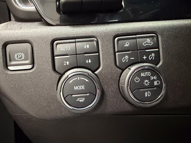 Certified 2024 Chevrolet Silverado 1500 High Country w/ High Country Premium Package AWD/4WD image 17