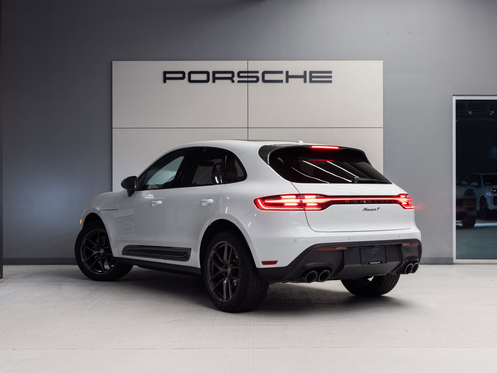 Certified 2023 Porsche Macan Turbo AWD/4WD image 3
