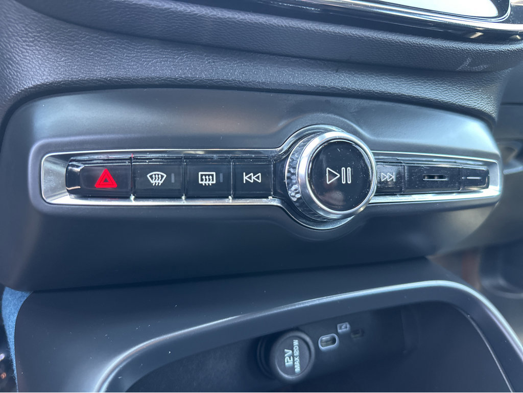Used 2023 Volvo XC40 Recharge Plus image 25
