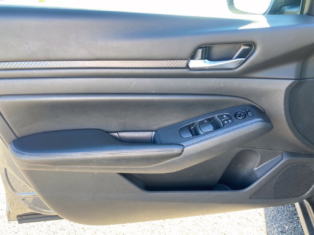 Used 2025 Nissan Altima 2.5 SV FWD image 15