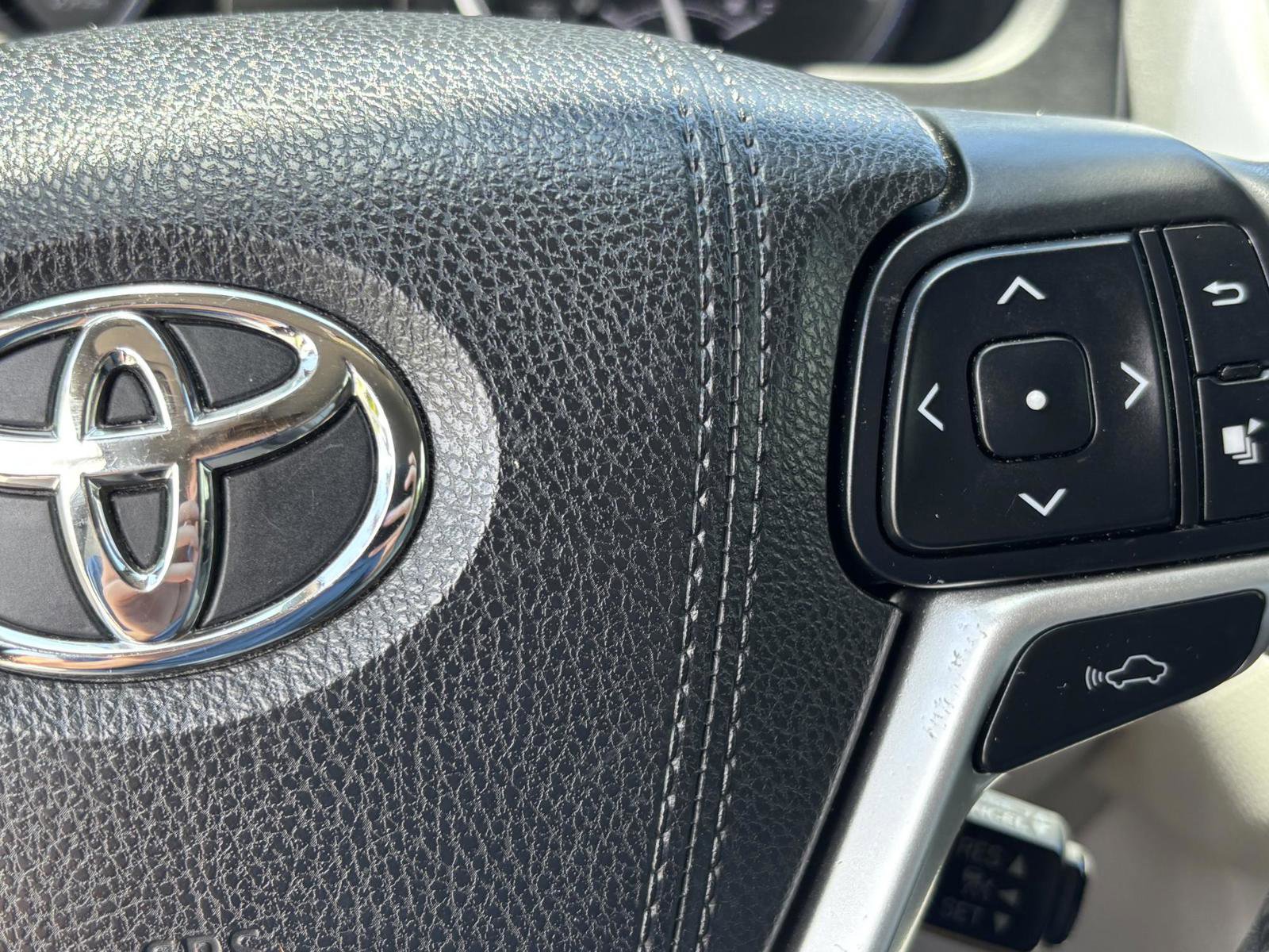 Used 2016 Toyota Highlander Limited Platinum image 34