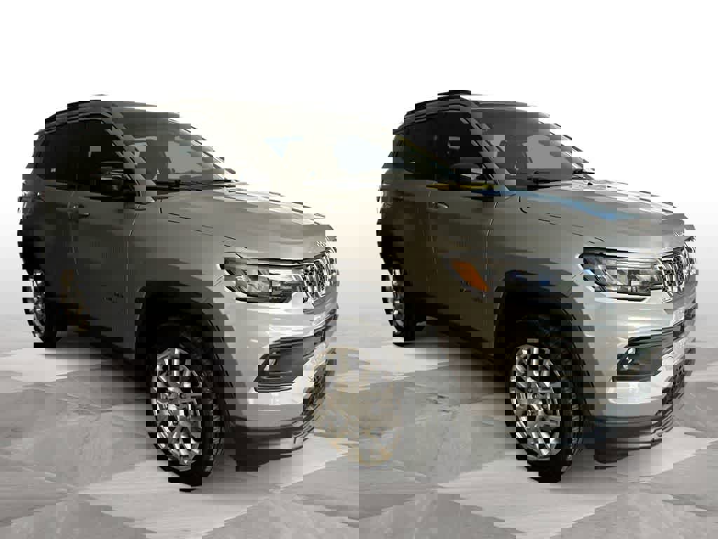 Used 2023 Jeep Compass Latitude video 2