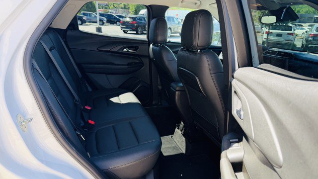 Used 2021 Chevrolet TrailBlazer LT w/ Premium Seating Package FWD image 18