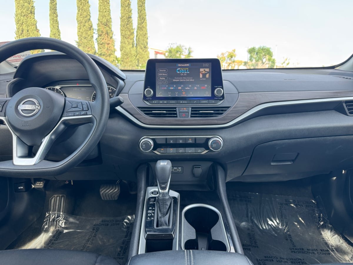 Used 2024 Nissan Altima 2.5 SV FWD image 15
