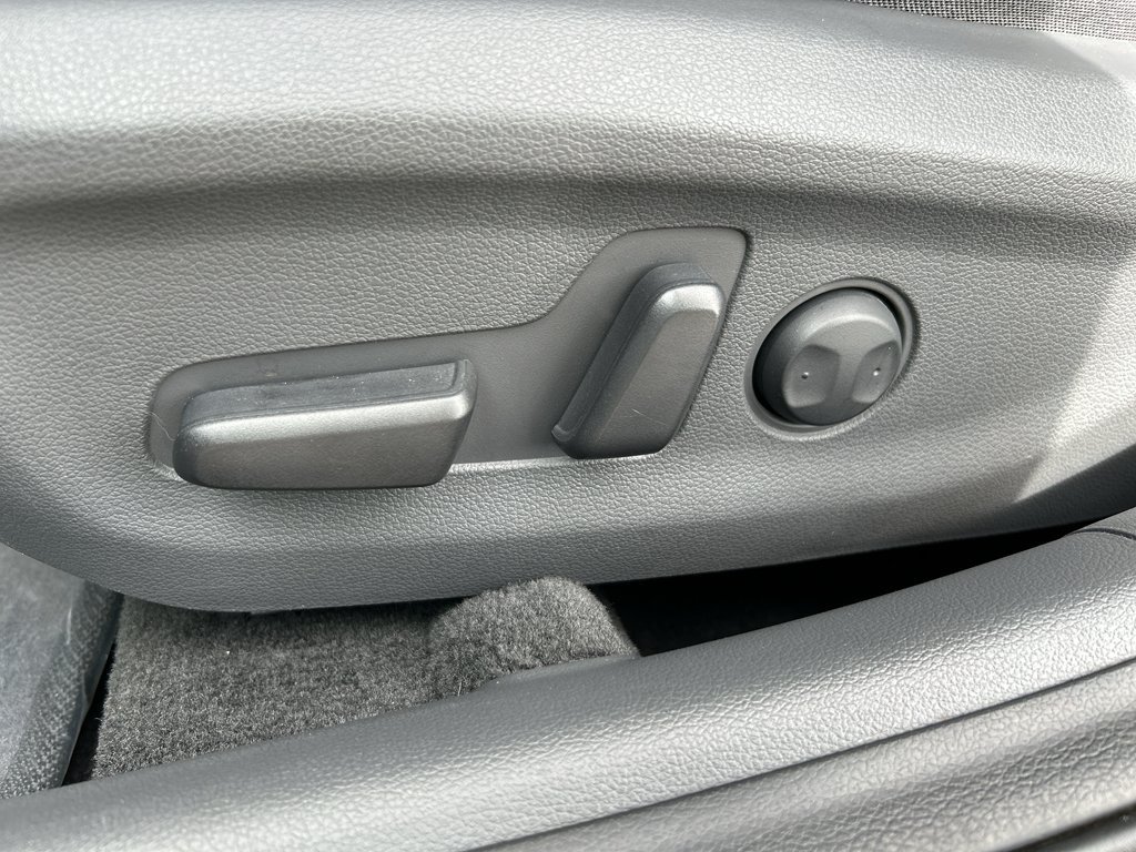 Used 2020 Hyundai Ioniq SE FWD image 16