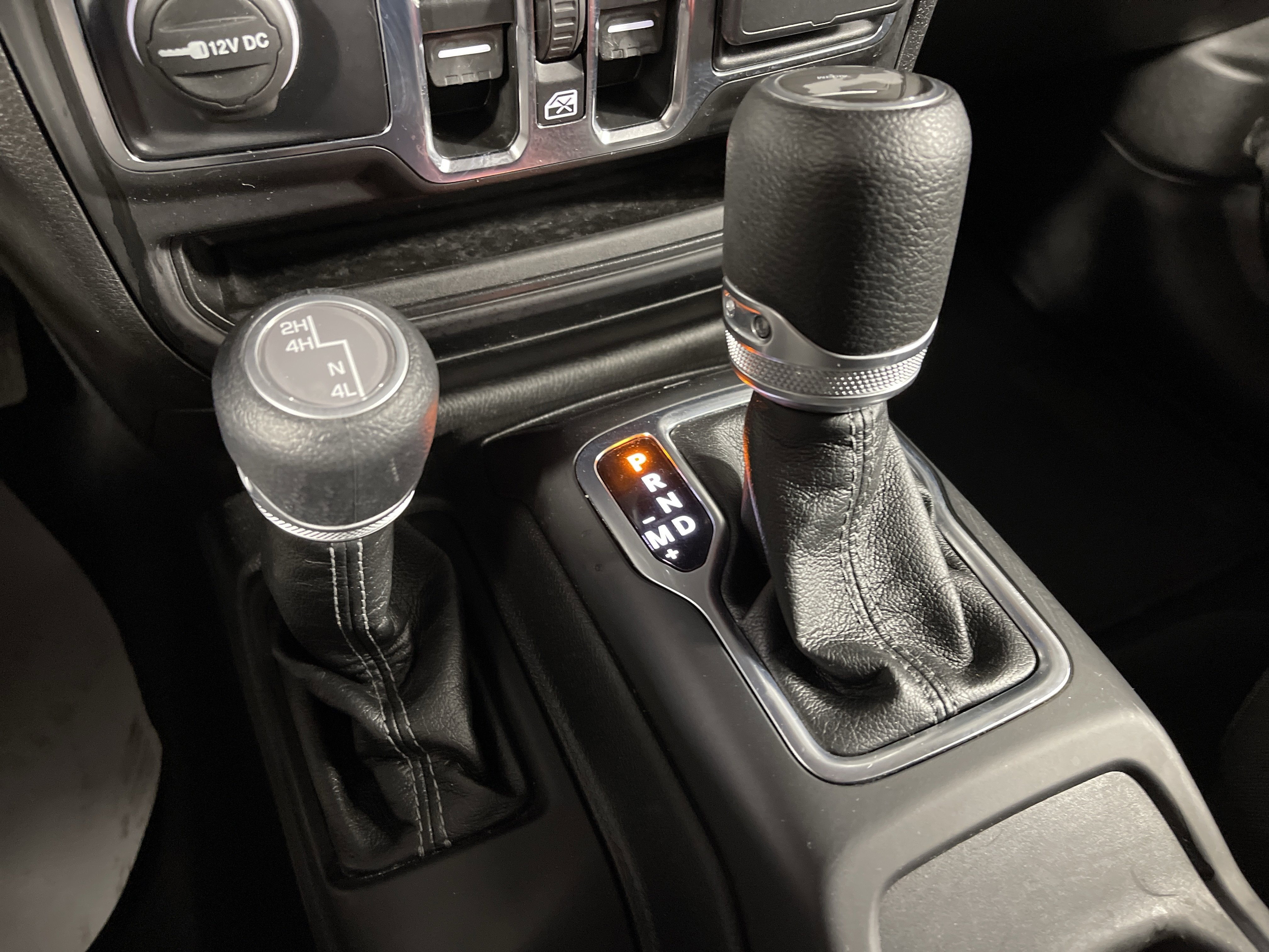 Used 2025 Jeep Wrangler Sahara image 24