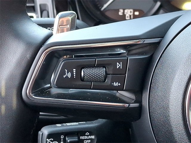 Used 2025 Porsche Macan image 27