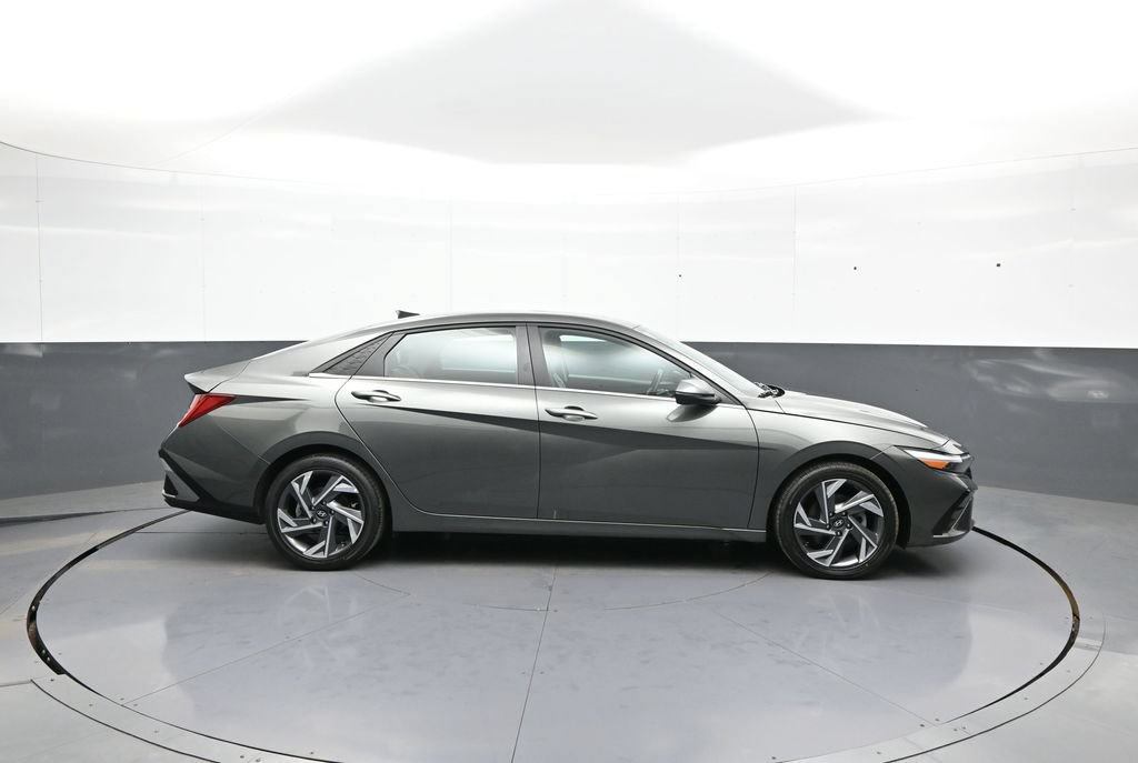Used 2024 Hyundai Elantra Limited FWD image 5