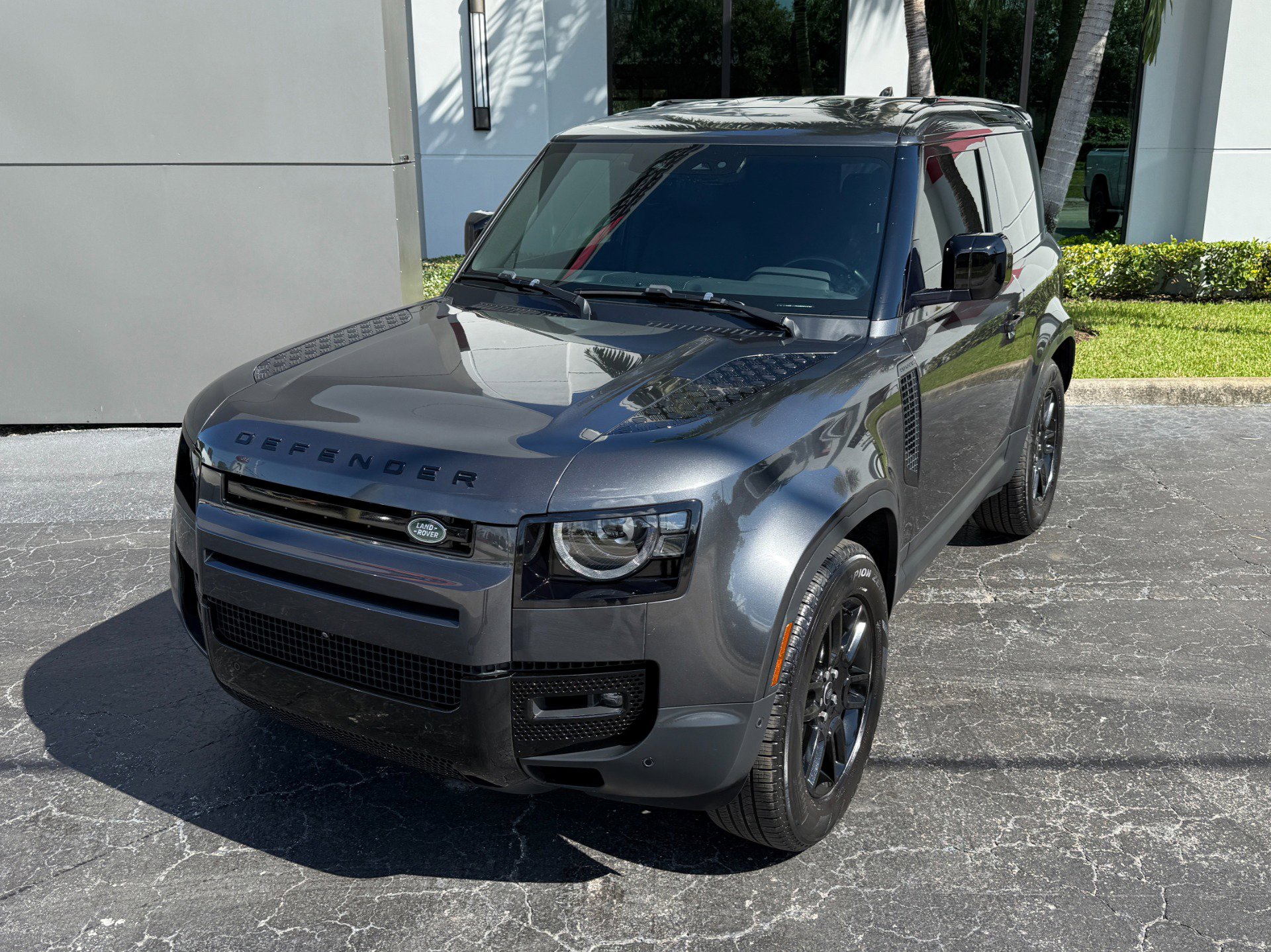 Used 2023 Land Rover Defender 90 S image 9