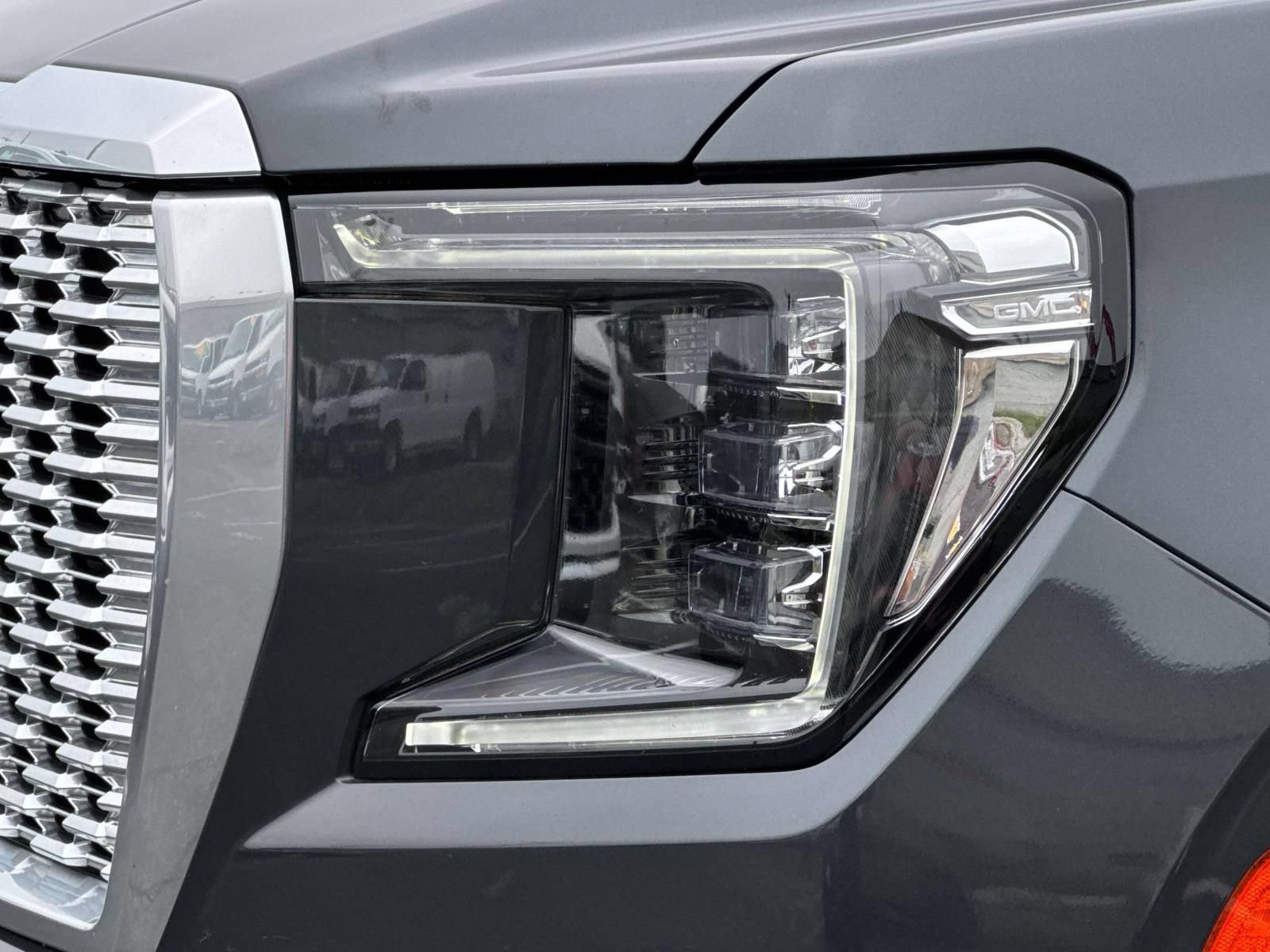 Used 2022 GMC Yukon Denali w/ Denali Premium Package AWD/4WD image 26