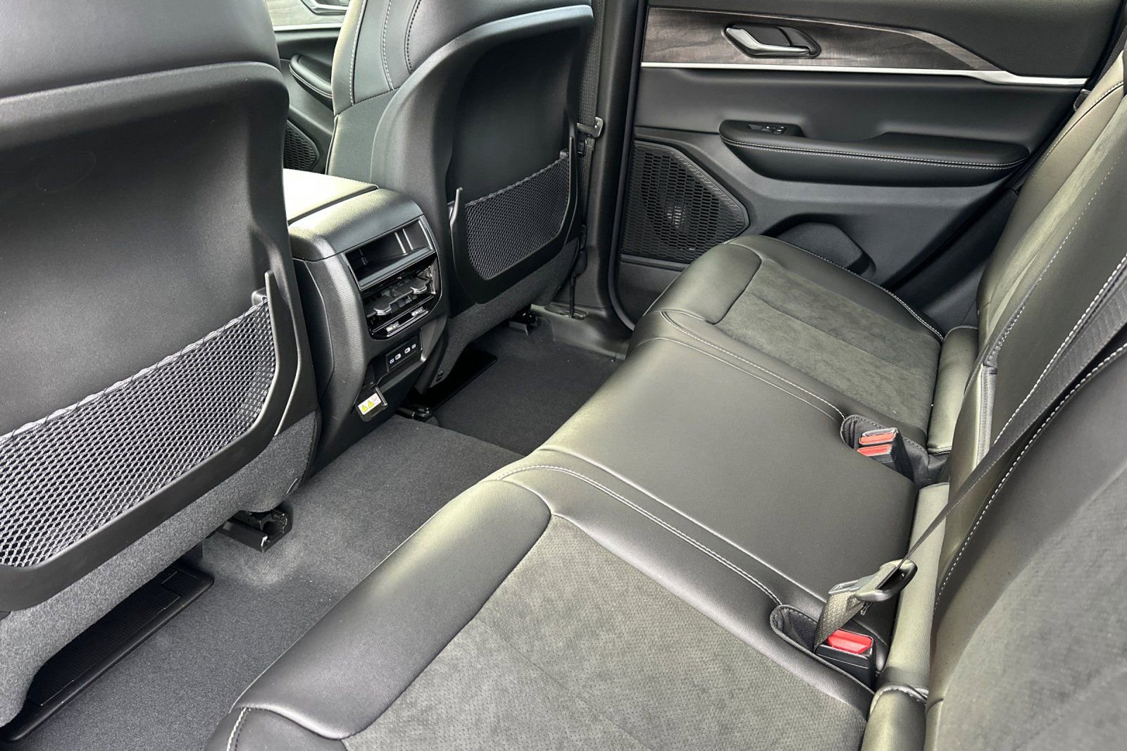 New 2026 Jeep Grand Cherokee Altitude AWD/4WD image 11