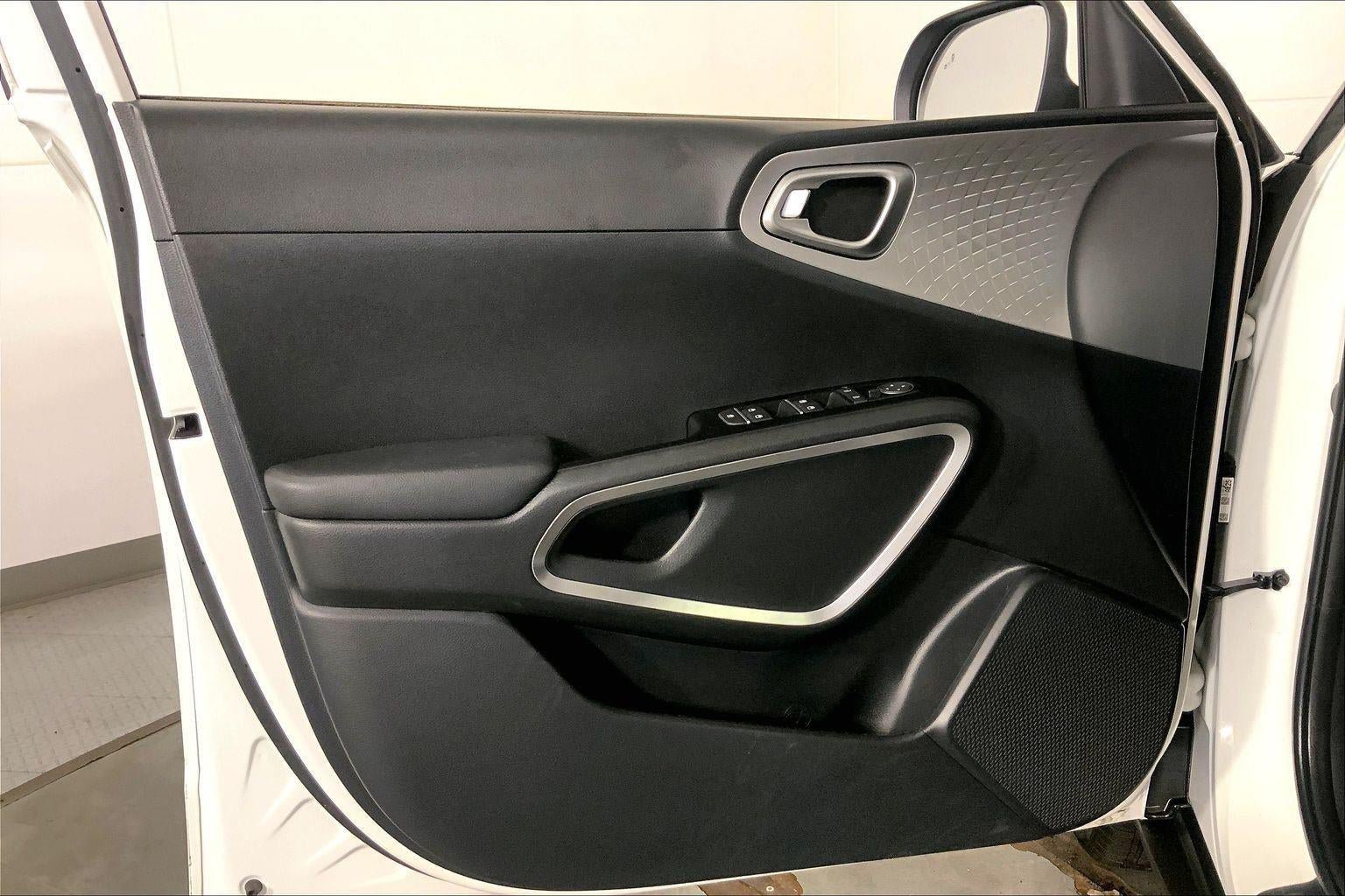 Certified 2025 Kia Soul LX FWD image 24