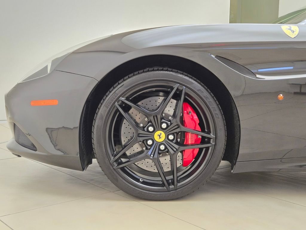 Used 2015 Ferrari California T RWD image 13