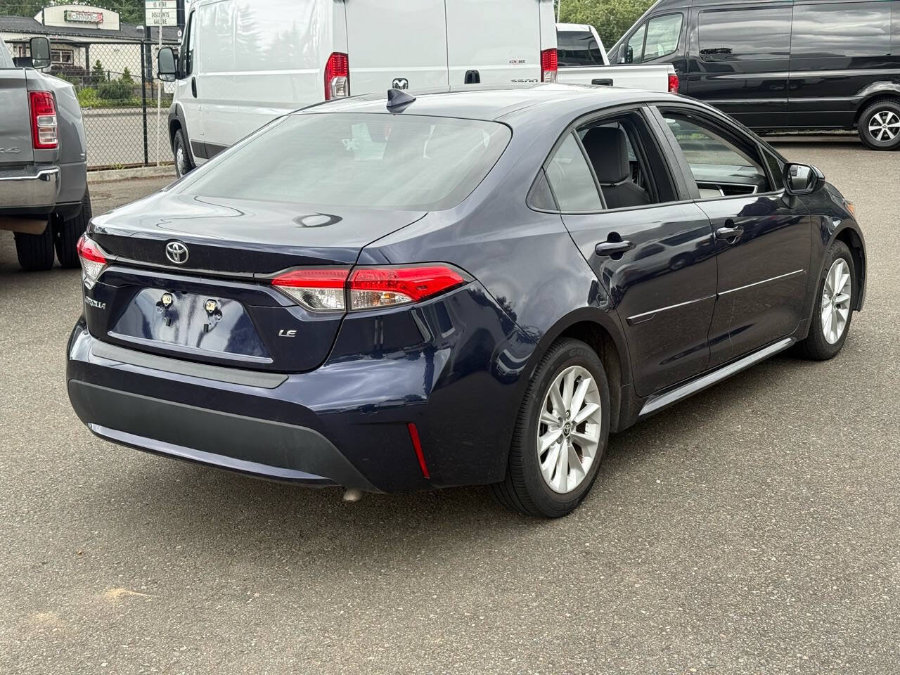 Used 2022 Toyota Corolla LE w/ LE Convenience Package FWD image 5